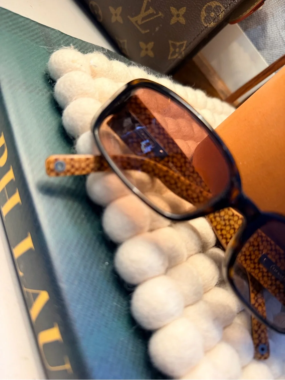 Coach Brown Tortoiseshell Sunglasses with Brown Gradient Lenses - Picture 5 of 14